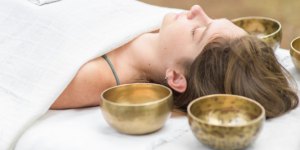 Le Massage Ayurvédique au bol kansu pour réduire sa colère